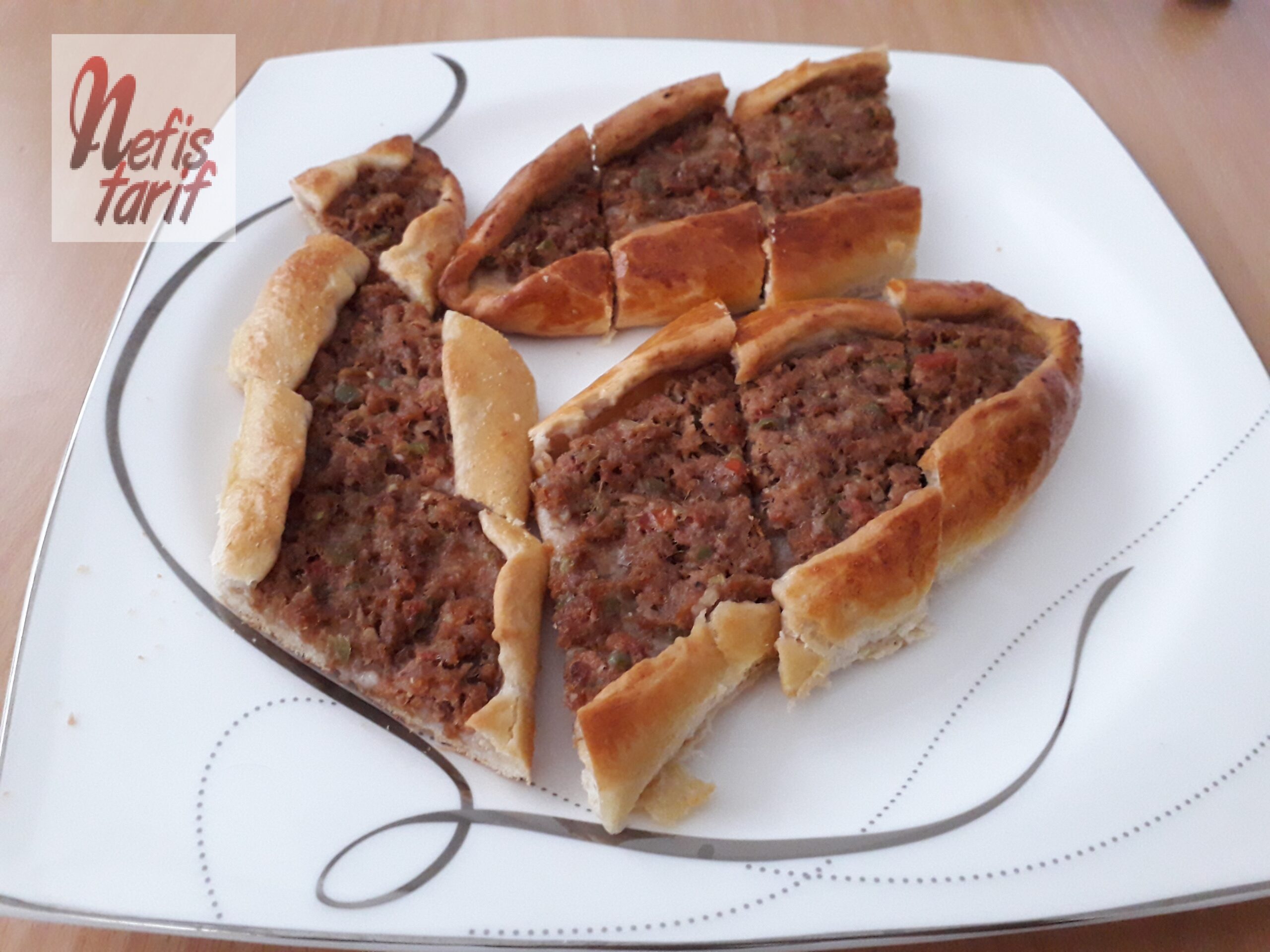 Nefis Kıymalı Pide Tarifi