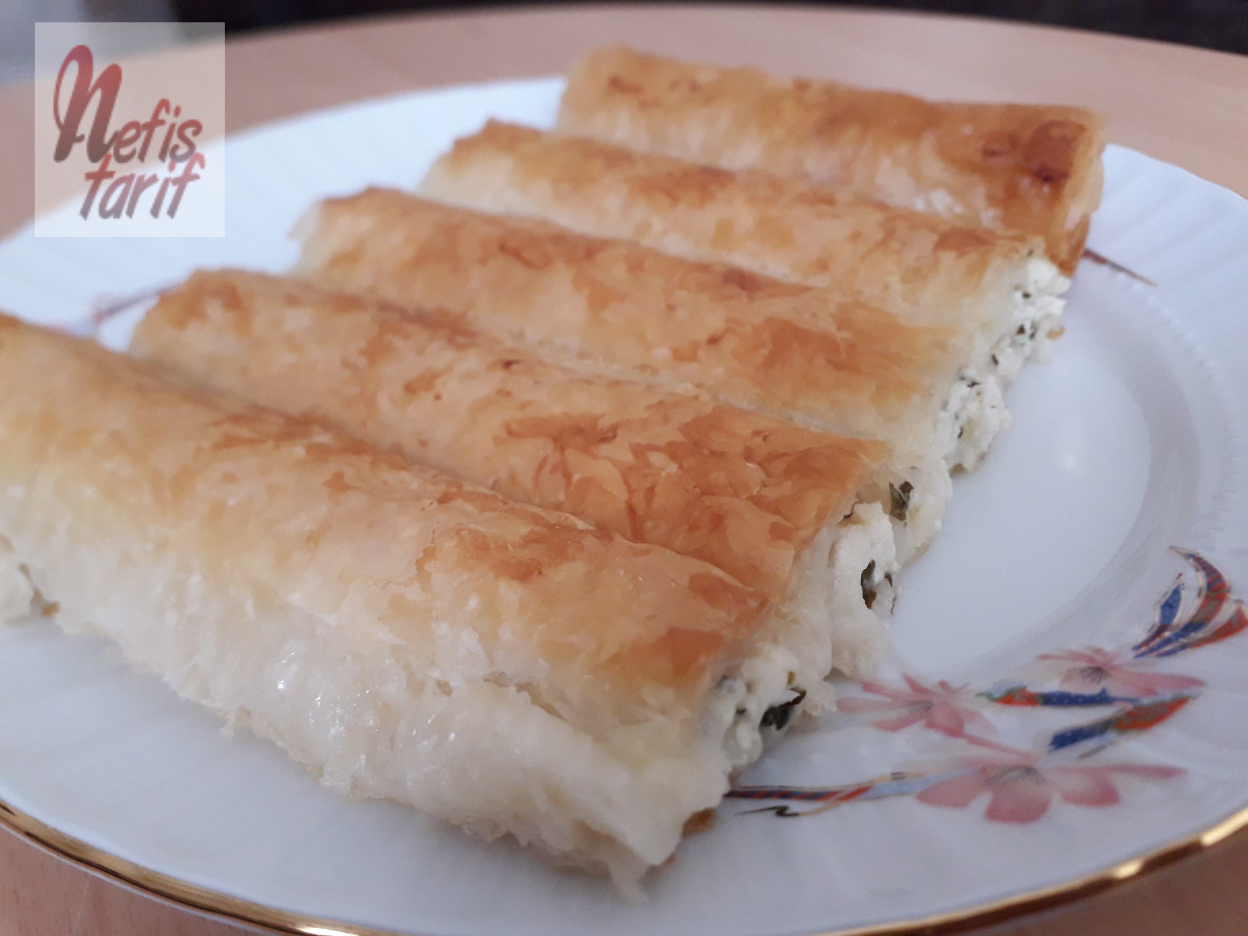 Baklava Yufkasından Peynirli Börek Tarifi