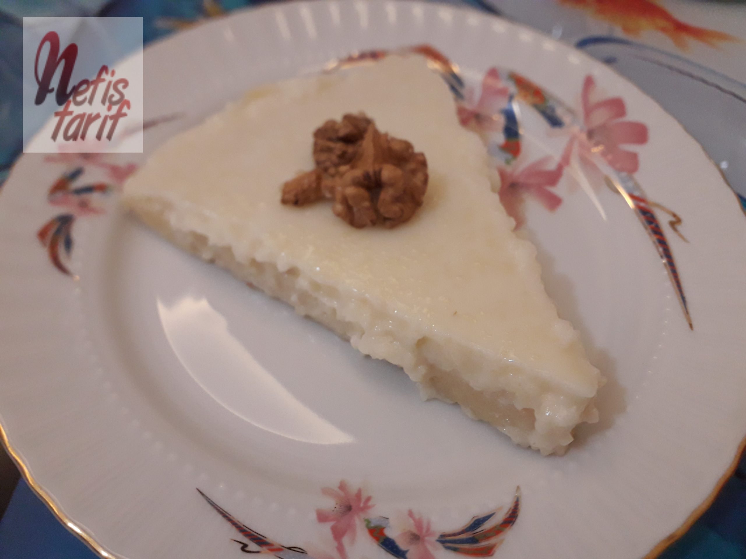 Cheesecake Görünümünde İrmikli Sütlü Tatlı
