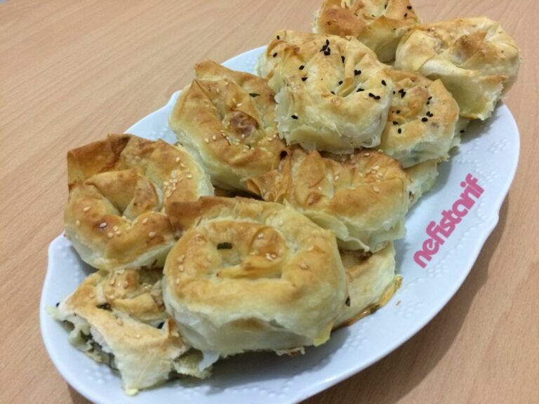 Çayın Yanına Peynirli Gül Böreği Tarifi Nefis Tarif En Nefis Yemek