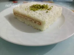 Ortası Bisküvili Sütlü İrmik Tatlısı Tarifi